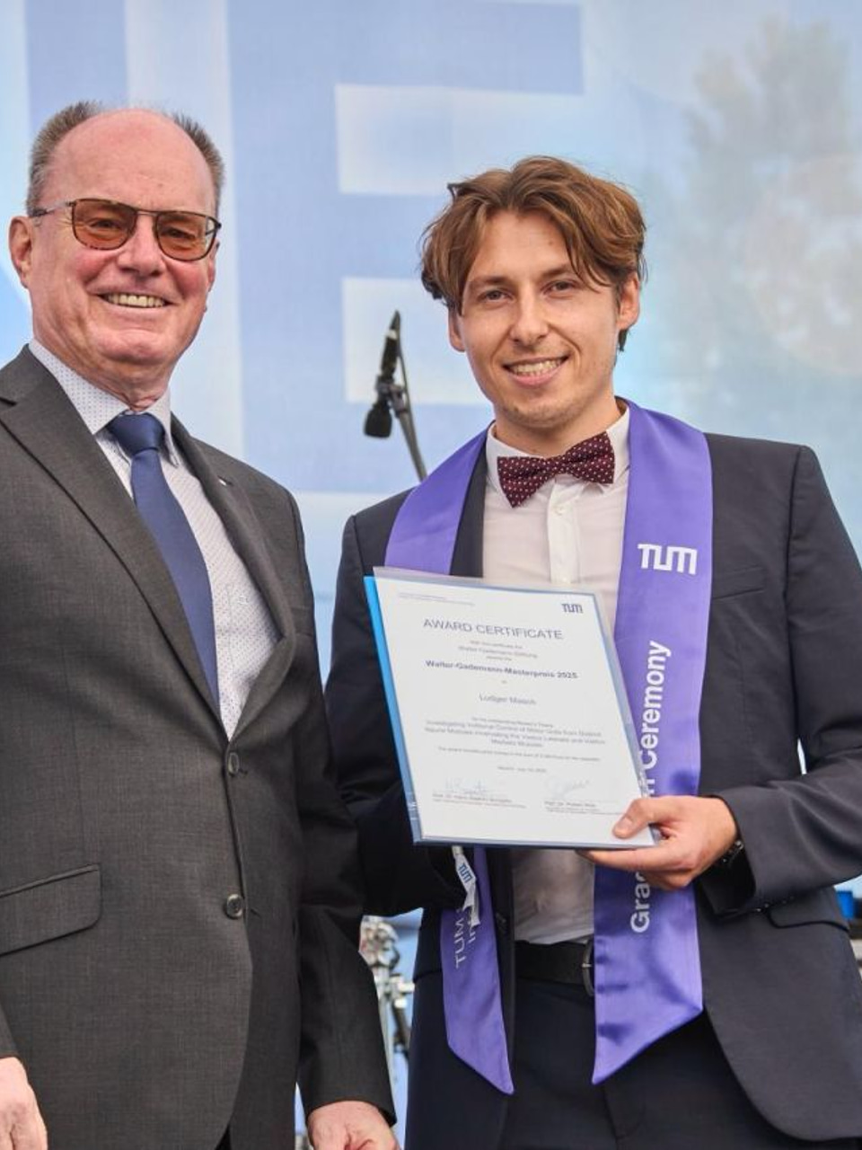 COLLEGE FASHION Satin-Schärpe mit individuellem TUM Graduation Ceremony Druck